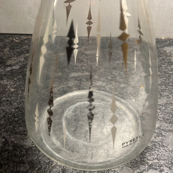 Vintage Pyrex Glass Coffee Carafe with Black Handle and Gold Accents - Picture 4 of 4